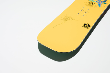 DAMSKA DESKA SNOWBOARDOWA GNU GLOSS 2026