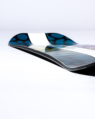 DAMSKA DESKA SNOWBOARDOWA GNU BARRETT 2026