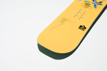 DAMSKA DESKA SNOWBOARDOWA GNU GLOSS C 2026