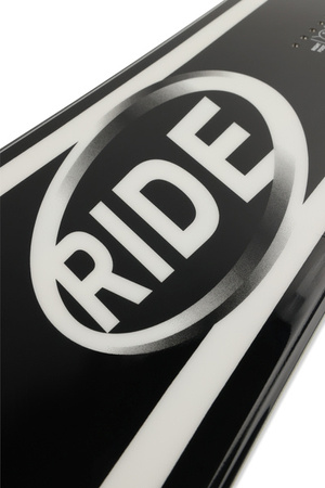 DESKA SNOWBOARDOWA RIDE ZERO 2025