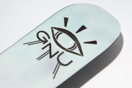 DAMSKA DESKA SNOWBOARDOWA GNU FROSTING 2026